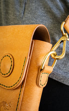 Load image into Gallery viewer, Lu23 Satchel in Natural Vegtan