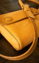 Load image into Gallery viewer, Lu23 Satchel in Natural Vegtan