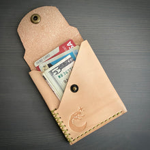 Load image into Gallery viewer, The Strike in Natural Vegtan