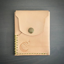 Load image into Gallery viewer, The Strike in Natural Vegtan